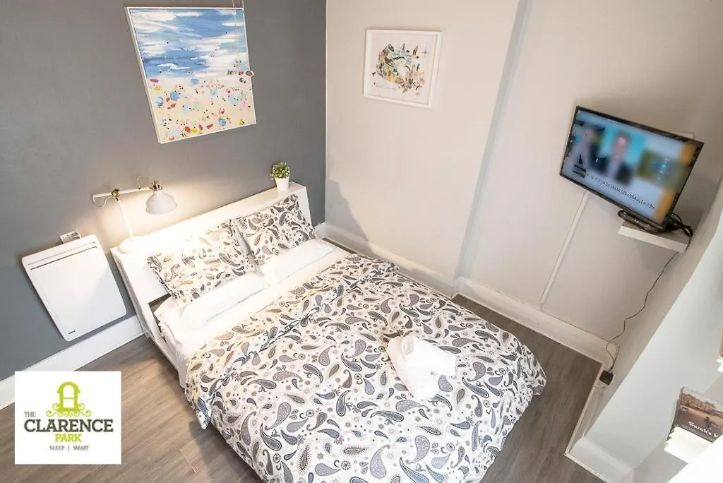 The Clarence Park Hostel Toronto