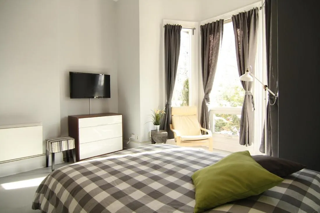 The Clarence Park Hostel Toronto